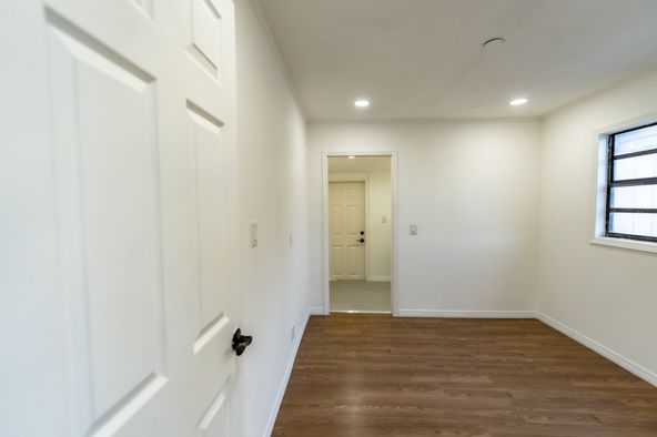 N. Florida Ave Warehouse or Automotive/Office/Showroom- 6,061 SF : 14041 N Florida Ave, Tampa, FL 33613